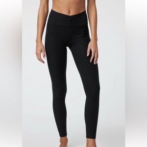 Vuori Elevation Ruched Leggings in Black Heather